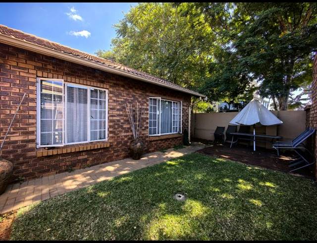 3 BEDROOM TOWNHOUSE FOR SALE IN MAGALIESKRUIN